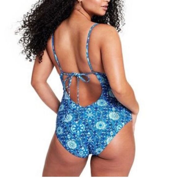 NWT New RHODE Zinnia Floral Print
One Piece Swimsuit Blue Size
Large 12-14 - Picture 2 of 12
